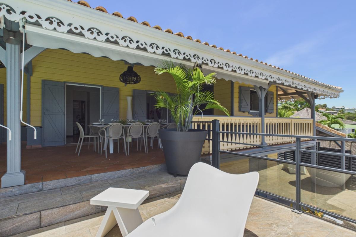 grande-terrasse-couverte-espace-repas (1)